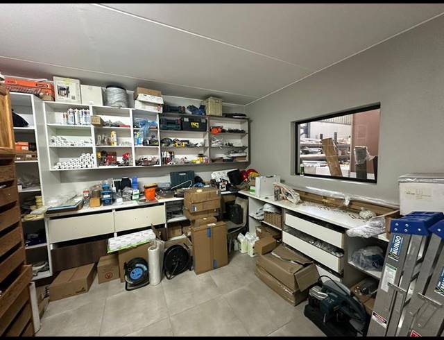 INDUSTRIAL PROPERTY TO RENT IN HALFWAY HOUSE